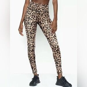 Victoria’s Secret | Essential Pocket Legging | Leopard | 2